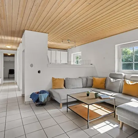 Tara - 900m From The Sea By Interhome Bøtø By